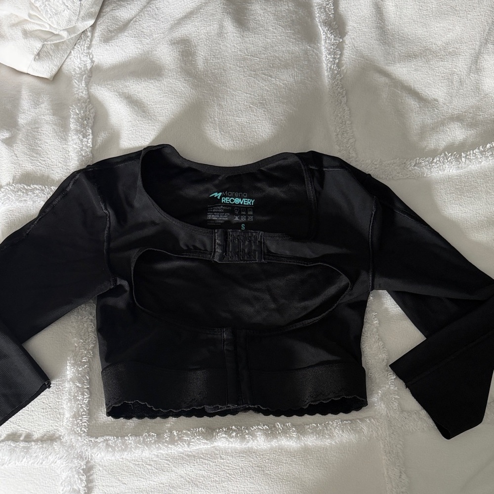 Marena Recovery Black 3/4 Sleeve Crop compression top